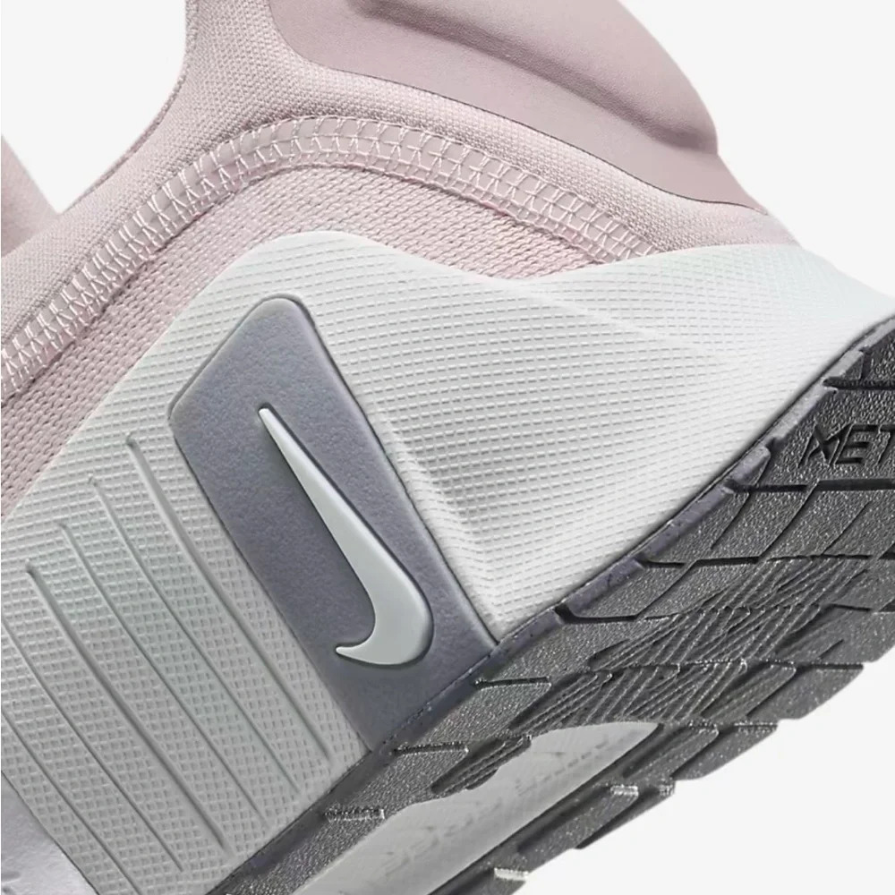 Nike step out